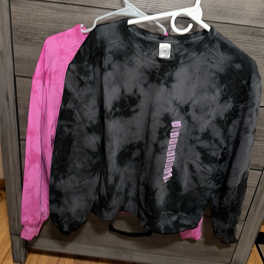2 crewneck sweatshirt’s🖤🩷